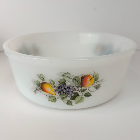 Arcopal Fruits de France Medium milk glass serving bowl, Vintage, 70s, Casserole - Picture 3 of 8